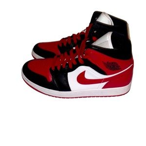 Jordan 1 Mid Women’s Sneakers